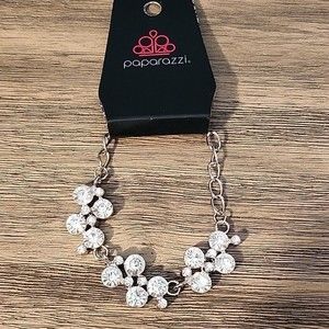 4/$20 NWT Paparazzi Silver and Faux Diamond Bracelet with Clasp